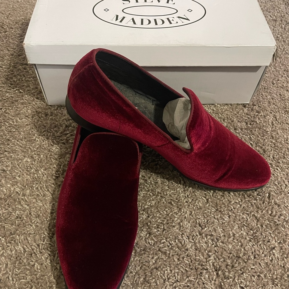 Steve Madden Men's Burgundy Velvet Loafers